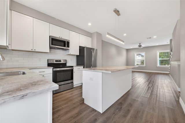 5262 Ella Boulevard 104, Houston, TX 77018