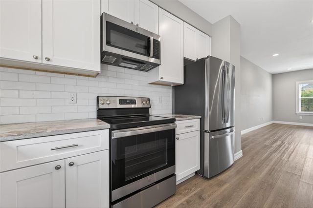 5262 Ella Boulevard 104, Houston, TX 77018