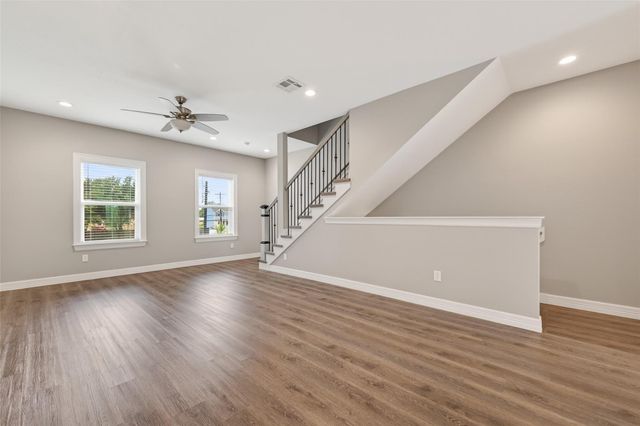 5262 Ella Boulevard 104, Houston, TX 77018