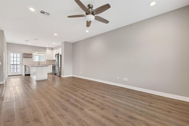 5262 Ella Boulevard 104, Houston, TX 77018