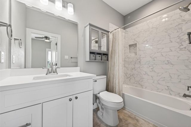 5262 Ella Boulevard 104, Houston, TX 77018