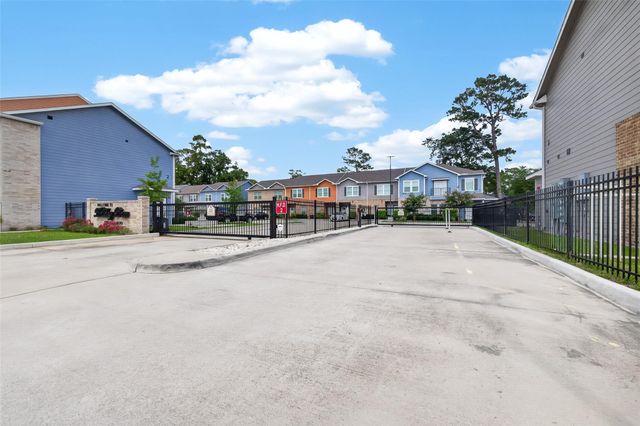 5262 Ella Boulevard 104, Houston, TX 77018