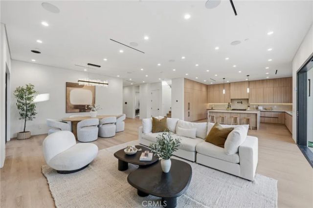 19141 Erwin, Tarzana, CA 91335