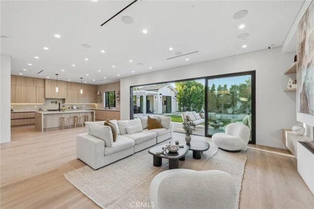 19141 Erwin, Tarzana, CA 91335