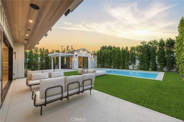 19141 Erwin, Tarzana, CA 91335