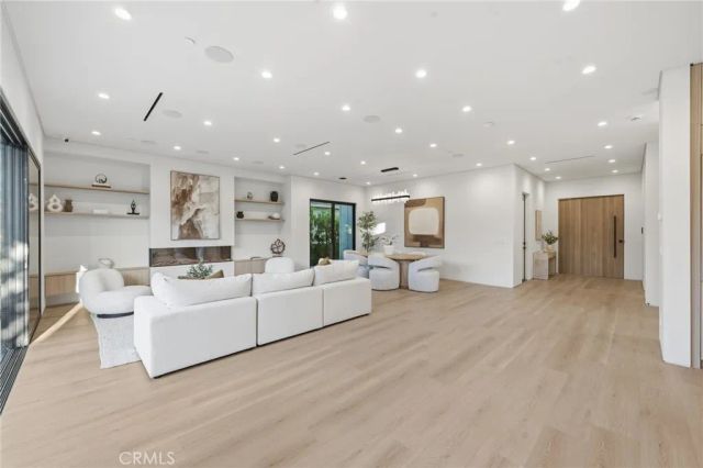 19141 Erwin, Tarzana, CA 91335