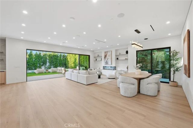 19141 Erwin, Tarzana, CA 91335