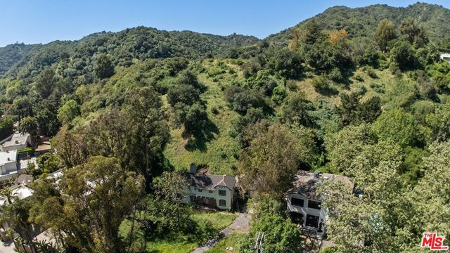 2221 Benedict Canyon Drive, Beverly Hills, CA 90210