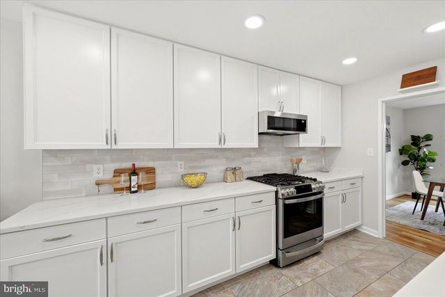 4961 ORISKANY DR, Annandale, VA 22003