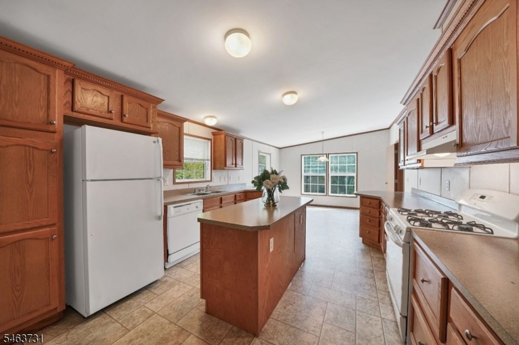 37 Sherwood Park, Washington Twp., NJ 07853 — photo 2