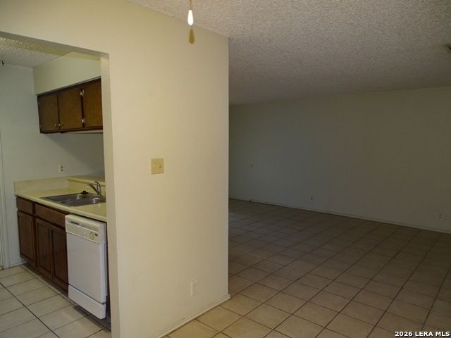 5215 MEADOW RISE ST, San Antonio, TX 78250