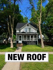807 5th Street S, Moorhead, MN 56560