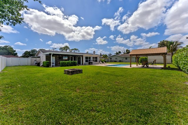 3099 Medinah Circle E, Greenacres, FL 33467