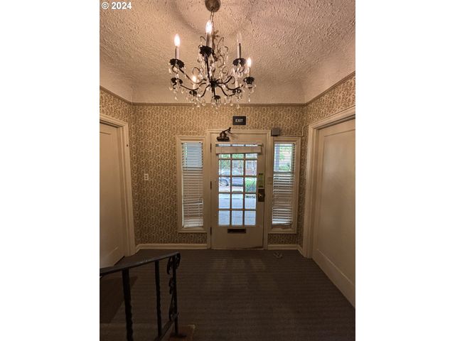 646 Se 60TH Ave, Portland, OR 97215