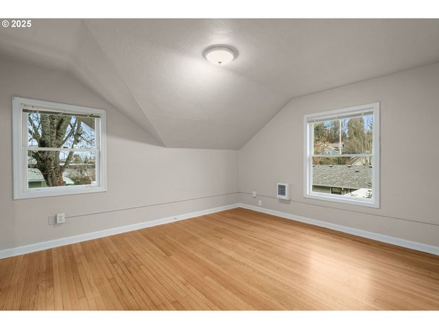 646 Se 60TH Ave, Portland, OR 97215