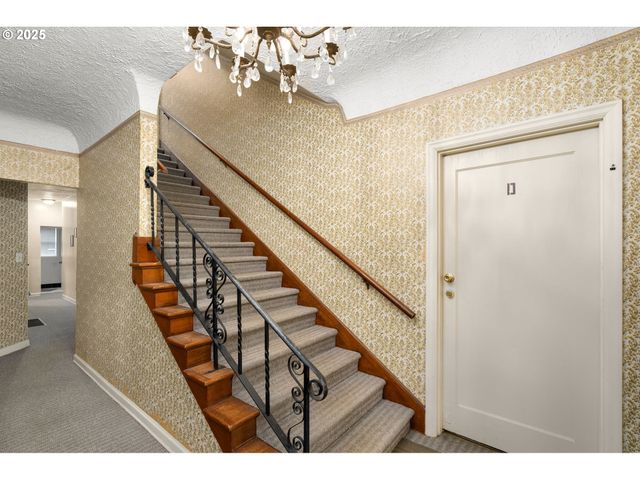 646 Se 60TH Ave, Portland, OR 97215