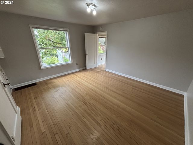 646 Se 60TH Ave, Portland, OR 97215
