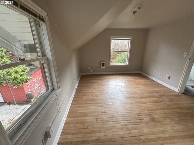 646 Se 60TH Ave, Portland, OR 97215