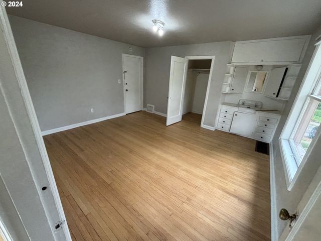 646 Se 60TH Ave, Portland, OR 97215