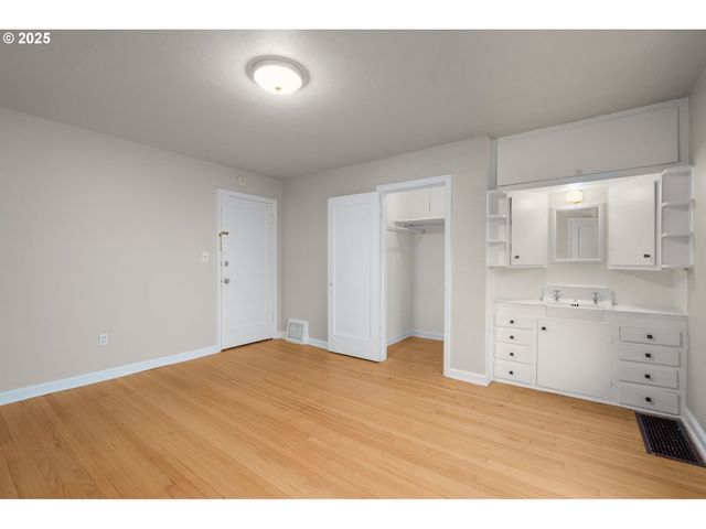 646 Se 60TH Ave, Portland, OR 97215