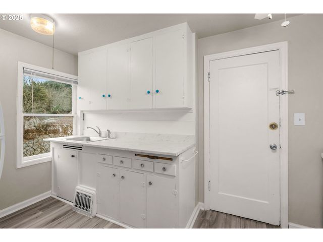 646 Se 60TH Ave, Portland, OR 97215