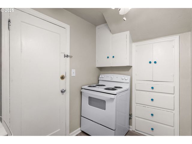 646 Se 60TH Ave, Portland, OR 97215