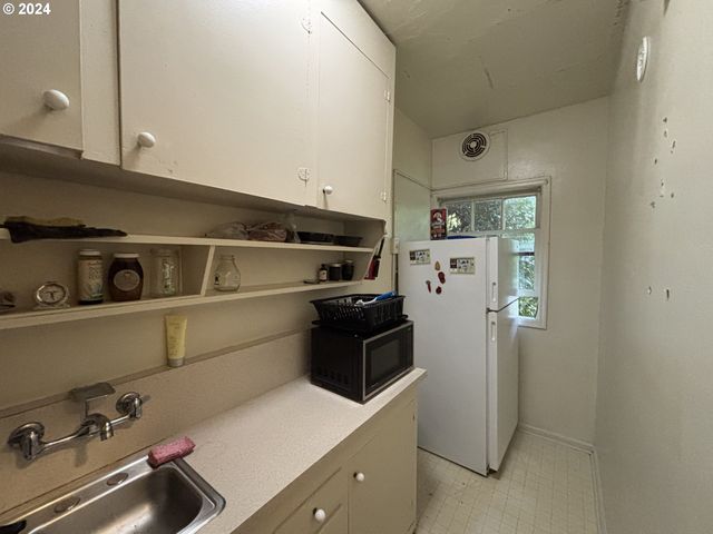 646 Se 60TH Ave, Portland, OR 97215