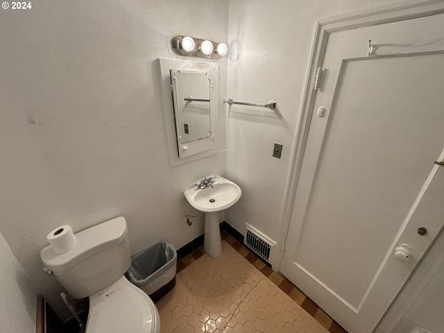 646 Se 60TH Ave, Portland, OR 97215