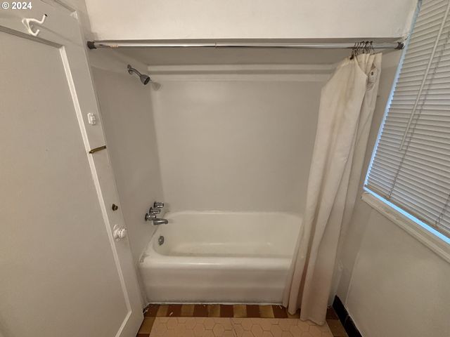 646 Se 60TH Ave, Portland, OR 97215