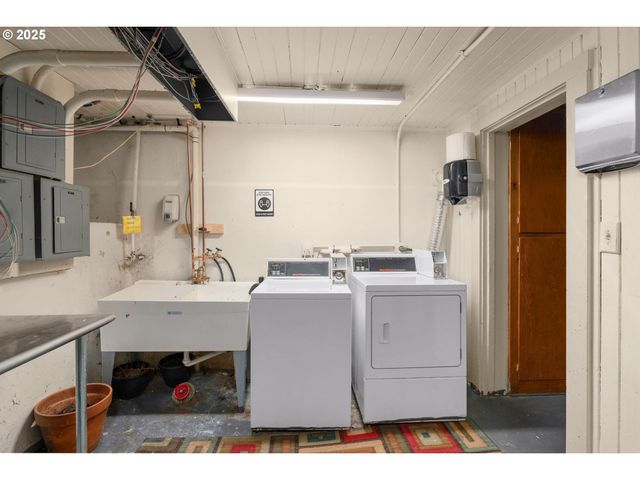646 Se 60TH Ave, Portland, OR 97215
