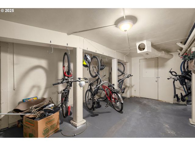 646 Se 60TH Ave, Portland, OR 97215