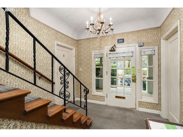 646 Se 60TH Ave, Portland, OR 97215