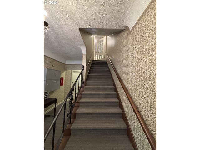 646 Se 60TH Ave, Portland, OR 97215