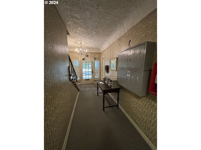 646 Se 60TH Ave, Portland, OR 97215