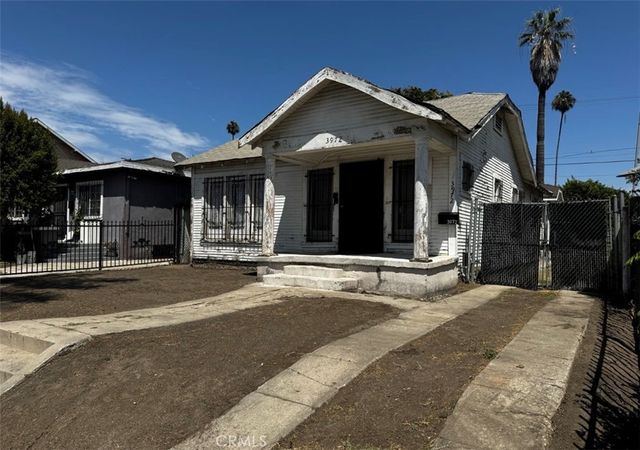 3972 S Hobart, Los Angeles, CA 90062