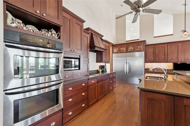 1315 245th Place, Pella, IA 50219