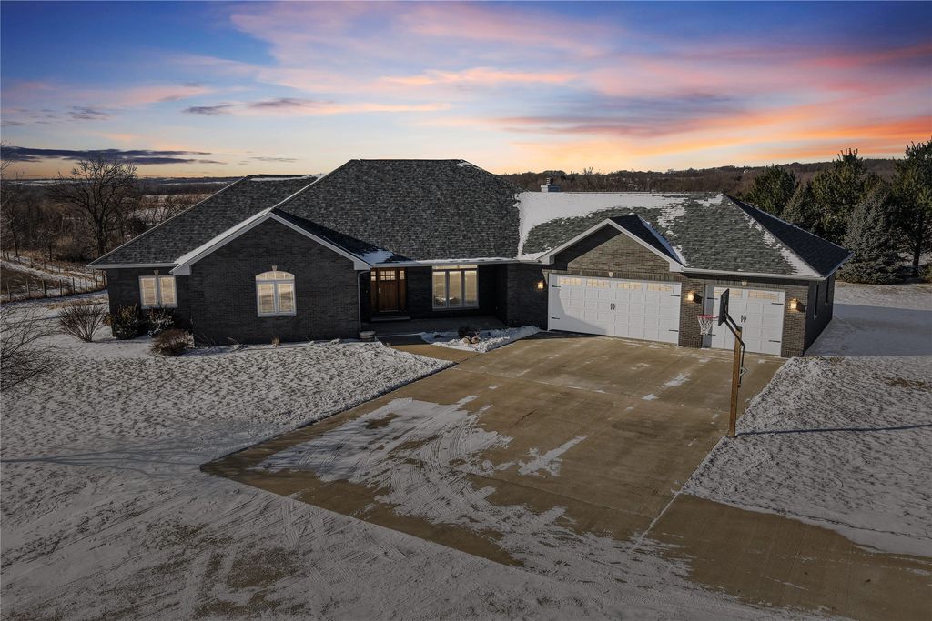 1315 245th Place, Pella, IA 50219