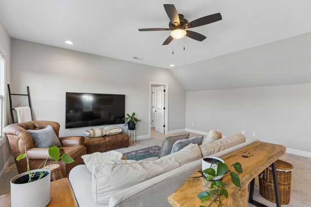 1121 Pretender Way, Columbia, TN 38401