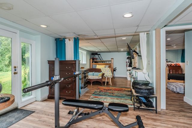 25 Meadowbrook Dr, Easthampton, MA 01027