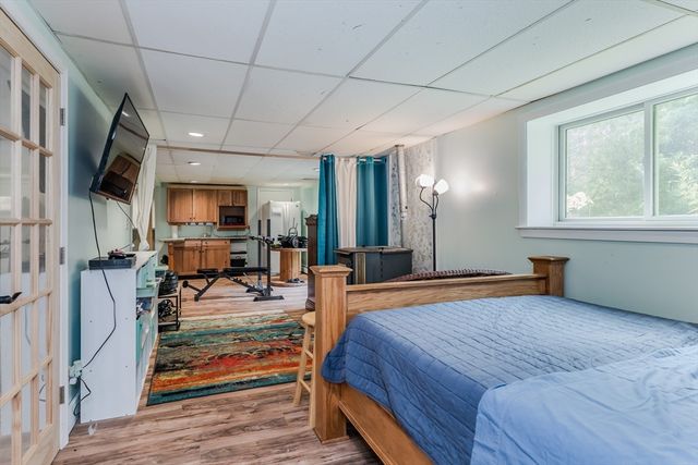 25 Meadowbrook Dr, Easthampton, MA 01027