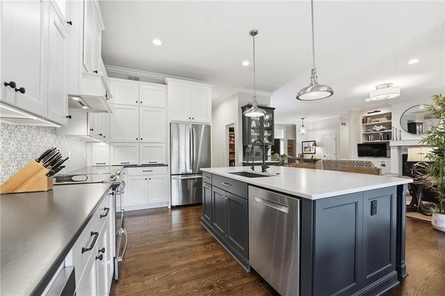 16058 Cambridge Circle, Stilwell, KS 66085