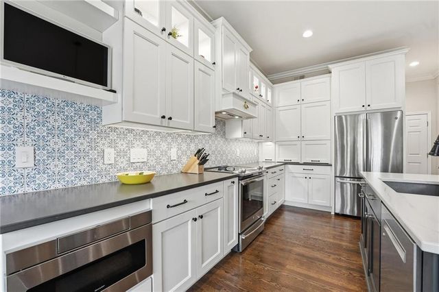16058 Cambridge Circle, Stilwell, KS 66085
