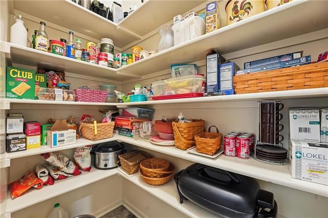 16058 Cambridge Circle, Stilwell, KS 66085