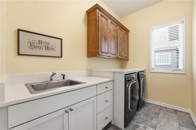 16058 Cambridge Circle, Stilwell, KS 66085