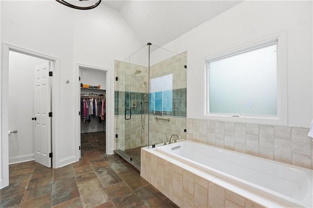 16058 Cambridge Circle, Stilwell, KS 66085