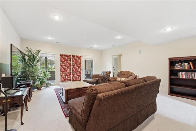 16058 Cambridge Circle, Stilwell, KS 66085