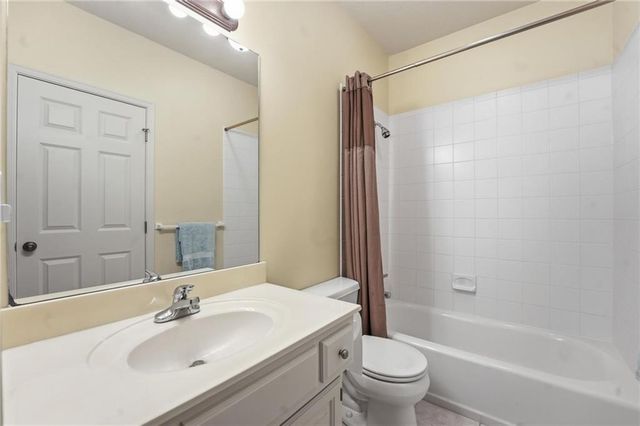 16058 Cambridge Circle, Stilwell, KS 66085