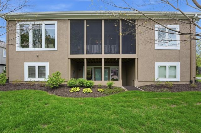 16058 Cambridge Circle, Stilwell, KS 66085