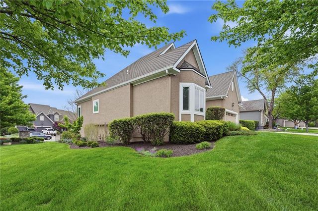 16058 Cambridge Circle, Stilwell, KS 66085