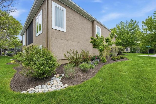 16058 Cambridge Circle, Stilwell, KS 66085